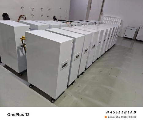 10.24kWh-30kwh Baterai penyimpanan surya Lithium-ion Output Power Range untuk koneksi jaringan